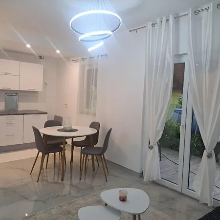 Kuca Za Odmor Plava Laguna